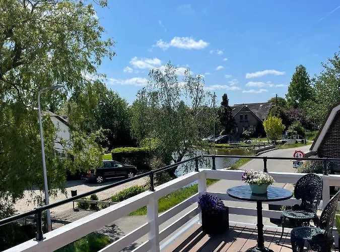 The Lake Inn Nieuwkoop