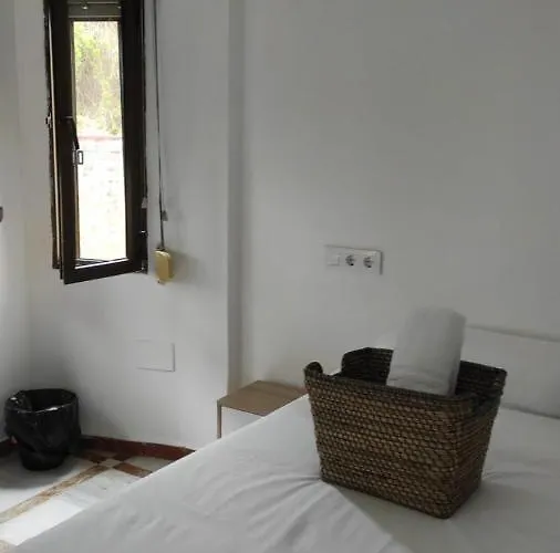 Convenient Rooms - Ferry, Train & Bus Station - Algeciras