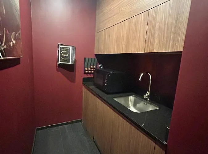Legend Majestic Superbe Love Room - Jacuzzi - Champagne - Romantisme - Parking Prive Gratuit Mâcon