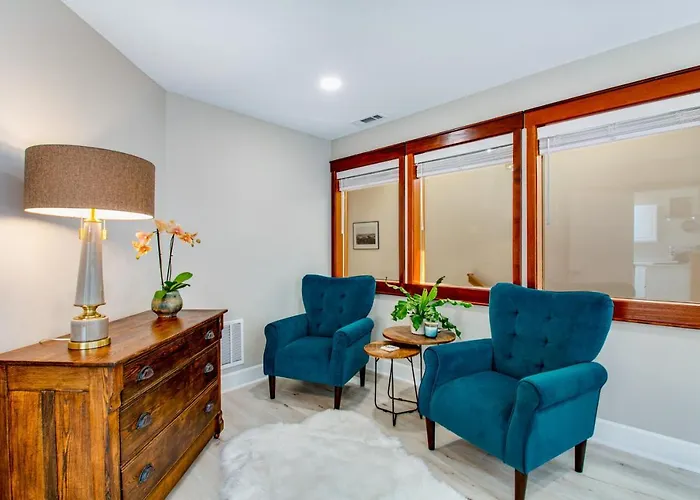 Port Angeles City View Loft