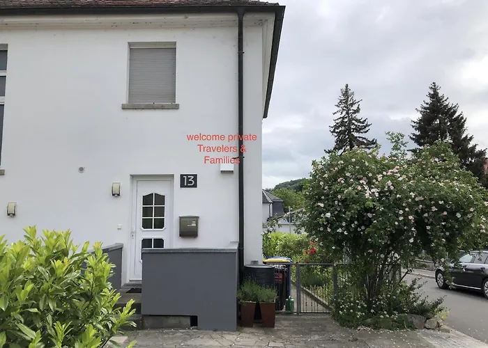 Altstadt Nähe 7 Min Fußweg über Alte Maibrücke zu Pension mit Balkon&Garten, ideal for long stay, relocation