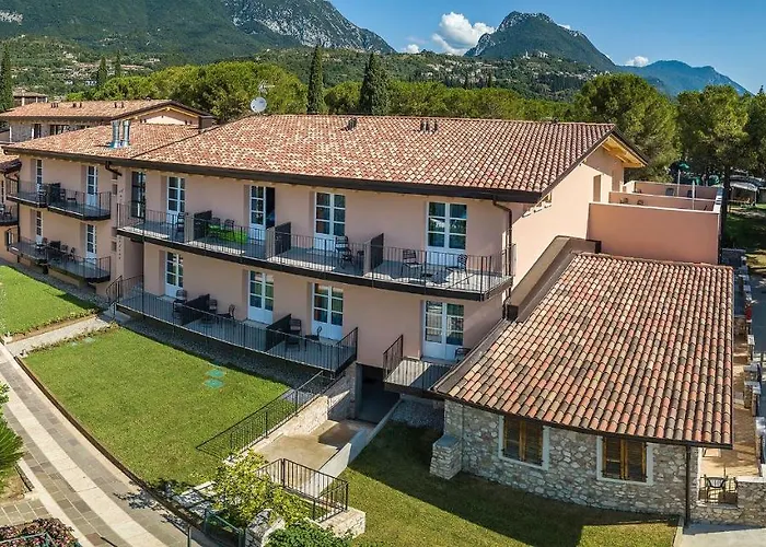 Regina Del Garda Suite Toscolano-Maderno