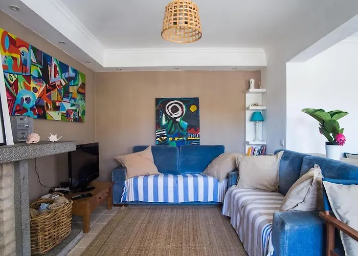 Lisbon Waves Surf Lodge Almada