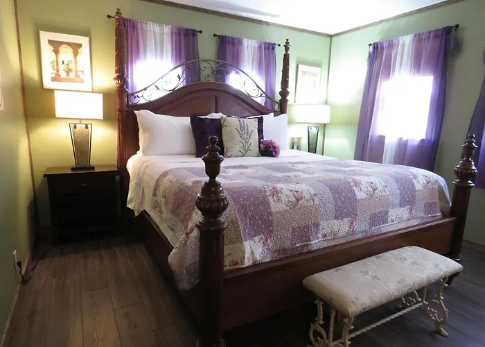 Tall Pines Inn