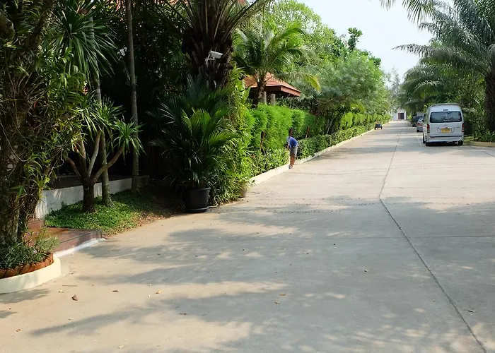 Thai Thani Pool Villa Resort