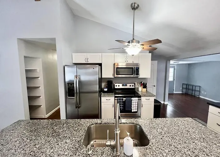 New! Remodeled Stow/Cuyahoga Falls Home!