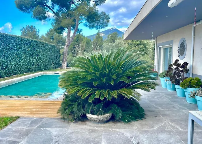 Chambre Luxe Dans Villa De Standing Avec Piscine, Acces Discret Et Independant, Terrasse Arboree Et Parking Prive