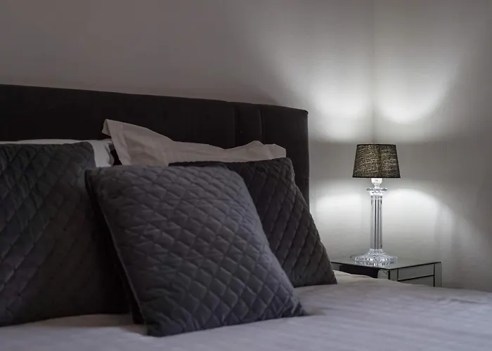 EXECUTIVE DOUBLE ROOM WITH EN-SUITE in GUEST HOUSE RUE TREVIRES R3 Luxemburg