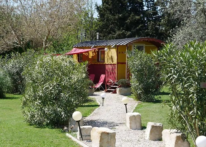 MAS MAURANE-Roulotte avec SPA privé aux portes d'ARLES