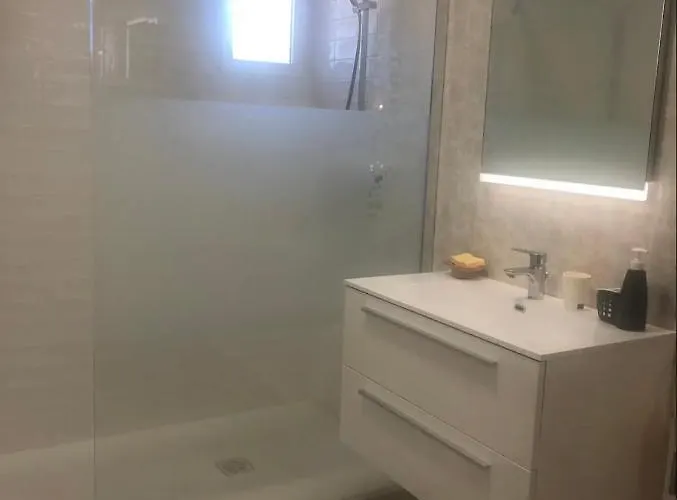 L'Hacienda, Haut De Villa , Une Chambre Avec Salle De Bain Et Toilettes Wc Privative Fréjus