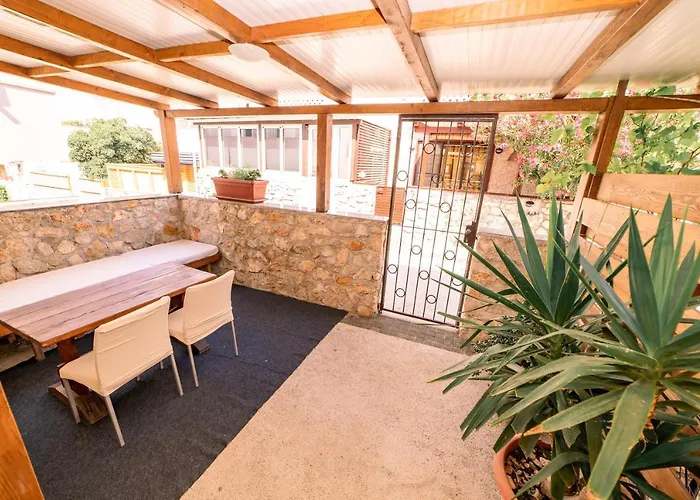 Guesthouse Lastavica Novalja