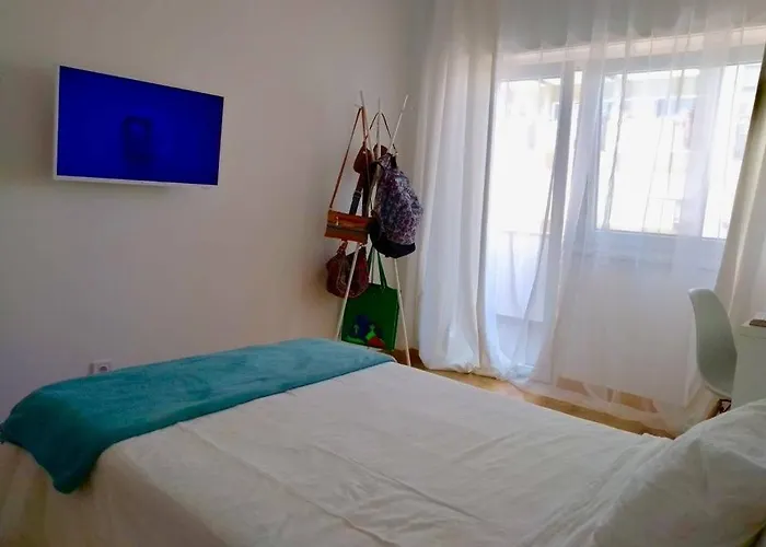 Comfortable Bedrooms In Apartment With River View Almada
