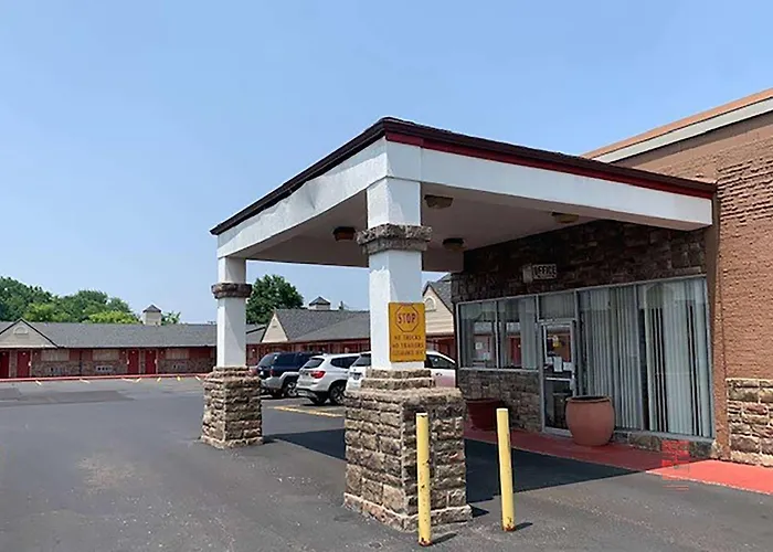 Super 8 By Wyndham Youngstown Girard