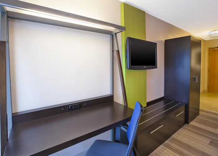 Holiday Inn Express & Suites Chicago-Midway Airport By Ihg Bedford Park