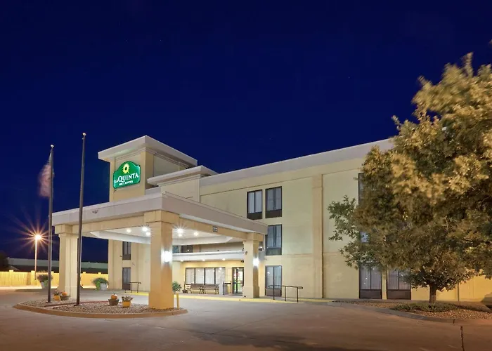 La Quinta By Wyndham Salina Hotel