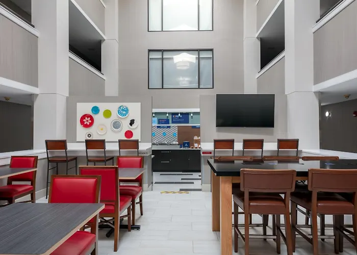 Holiday Inn Express & Suites Milton East I-10 By Ihg