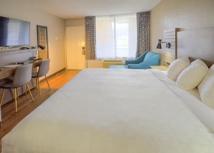 Clarion Pointe Downtown Gatlinburg Hotel