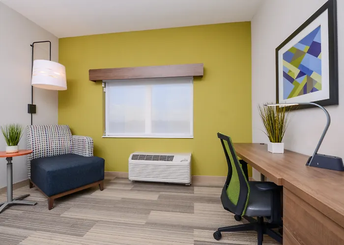 Holiday Inn Express & Suites - St. Petersburg - Madeira Beach By Ihg