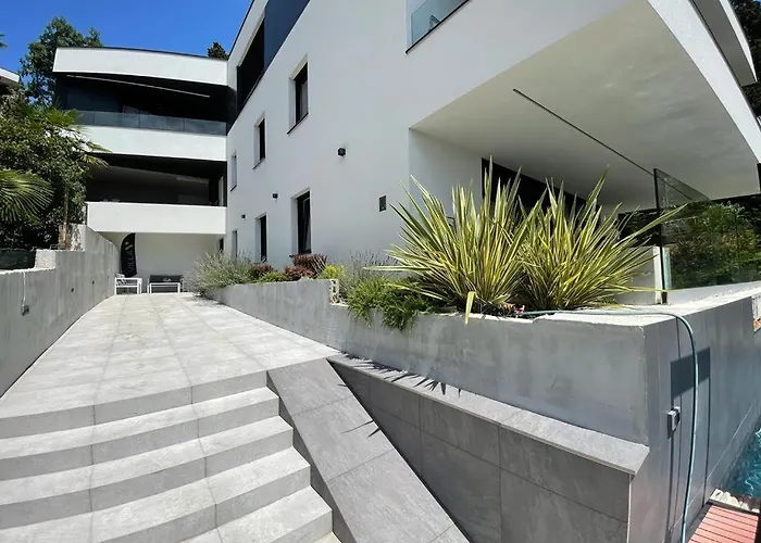 Villa V With Pool And Free Parking Rijeka