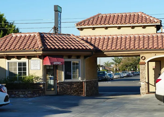Avenue Motel