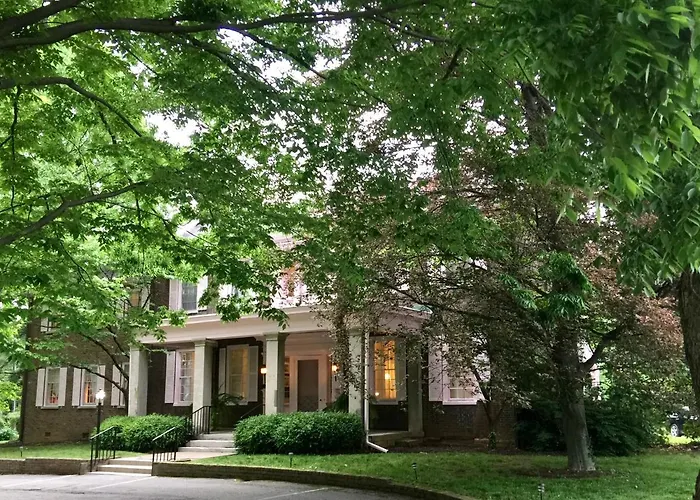Charred Oaks Inn Versailles