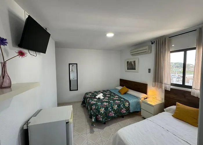 Hostal Avenida Conil De La Frontera