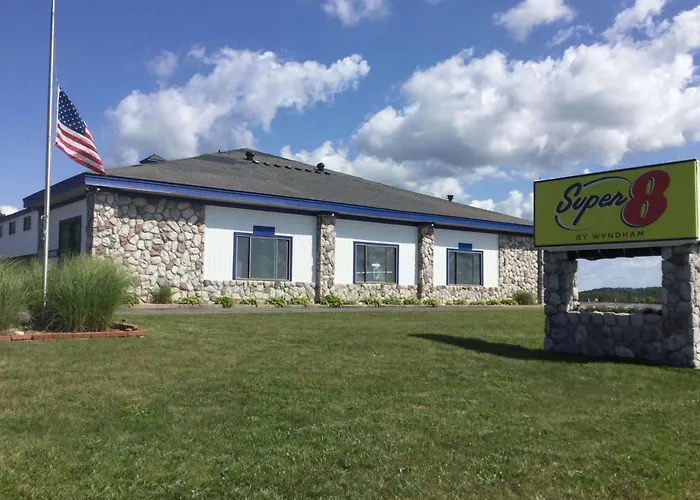 Super 8 By Wyndham Petoskey