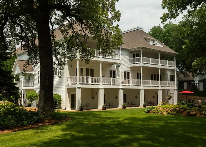 Okoboji Hotels