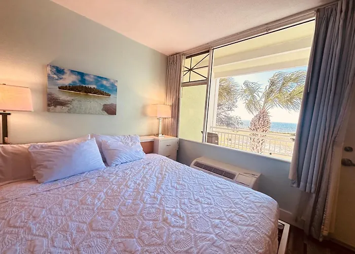 Tampa Bay, Beach Step Away, Wifi, Free Parking,Pools, Jacuzzi Ruskin