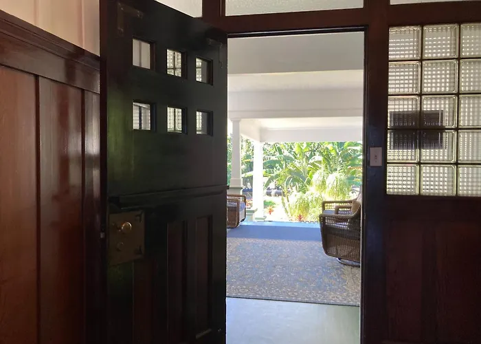 Hilo Bay Oceanfront Bed And Breakfast