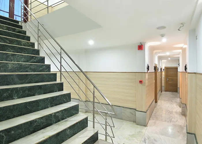 Hotel Hari Piorko Grand - 2 Min From New Delhi Railway Station