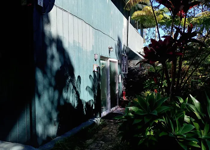 Aloha Crater Lodge Volcano
