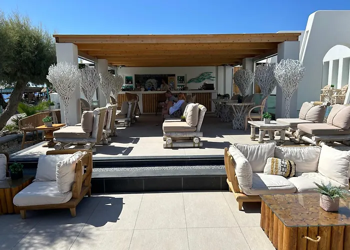 Hotels in Perissa (Santorini)