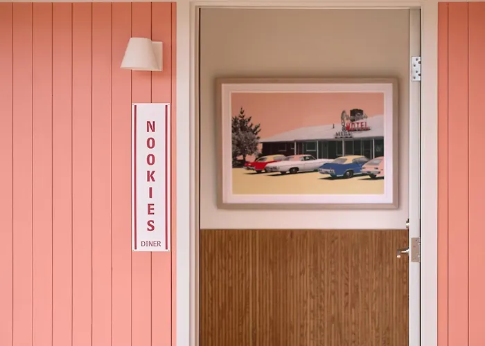 Silver Sands Motel & Beach Bungalows