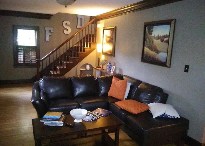 Historic Twin Tudors Inn