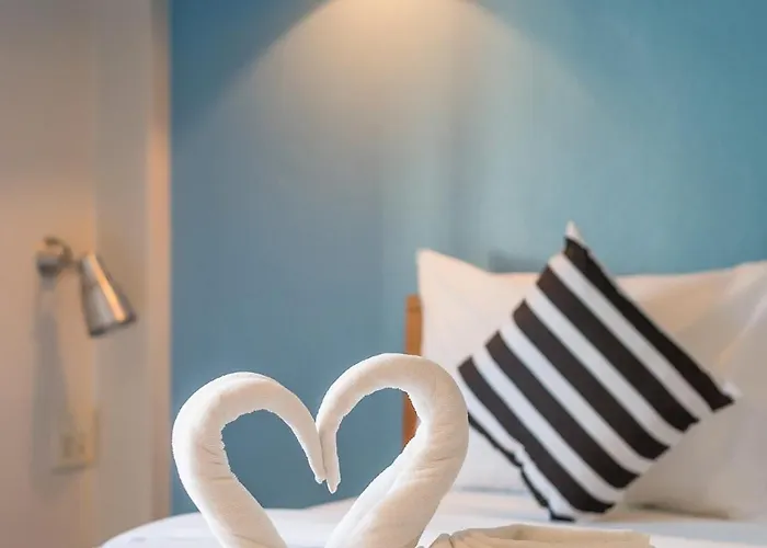 Tiya House Rooms & Cafe