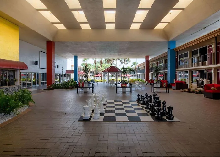 Ramada By Wyndham Kissimmee Gateway - Free Theme Park Shuttle Hotel Four Corners