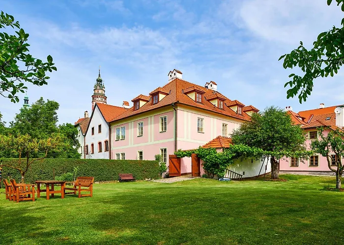 Orangerie Garden By Kh