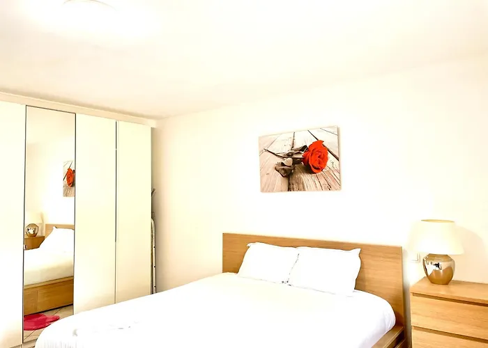 Large Room In Schuttrange Free Parking 10Mins To Airport Excellent Customer Services