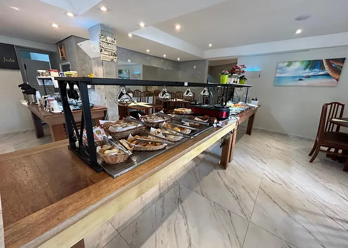 Fabuloso flat 243 Amarílis 2 piscinas climatizadas, SKY 170 canais carregador veiculo elétrico Riviera de São Lourenço, Bertioga Apartamento Duplex inteiro, cozinha equipada completa, serviço de praia, limpeza e trocas diária de toalhas, wi-fi 500mb