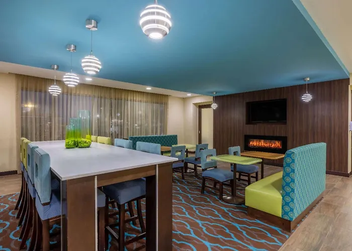 La Quinta By Wyndham Artesia Hotel