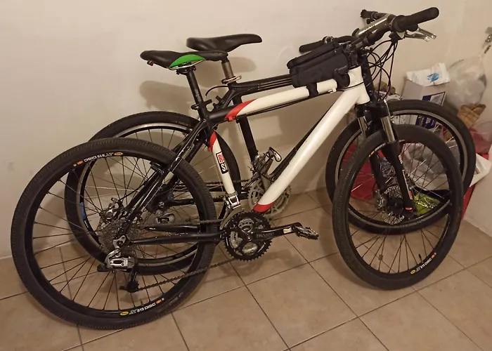 Palazzo Boscareto - suites di charme in centro storico - garage moto, box bici Corinaldo