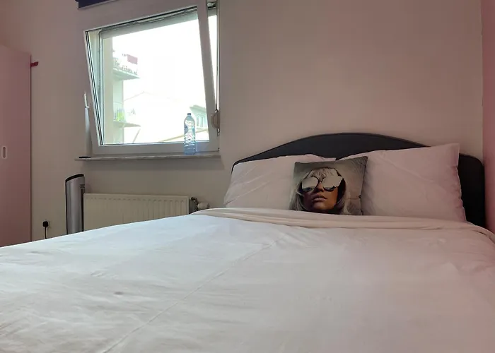 Large Room In Schuttrange Free Parking 10Mins To Airport Excellent Customer Services