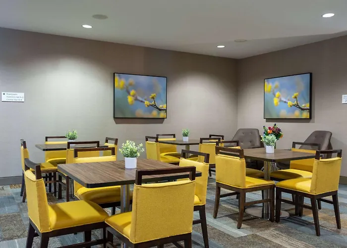 Noblesville Hotels
