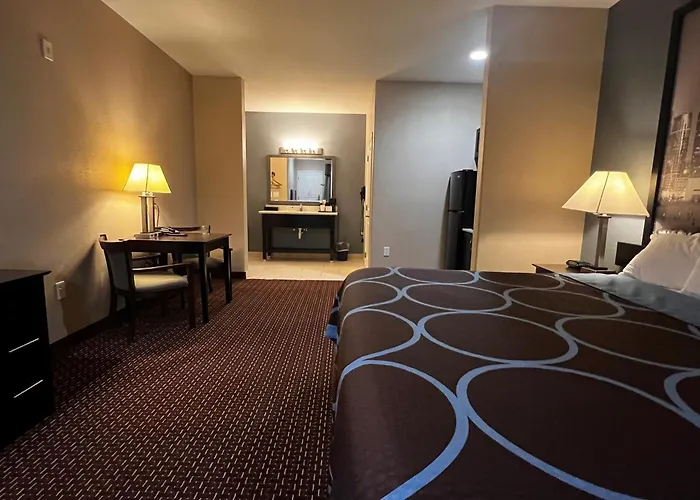 Super 8 By Wyndham Center
