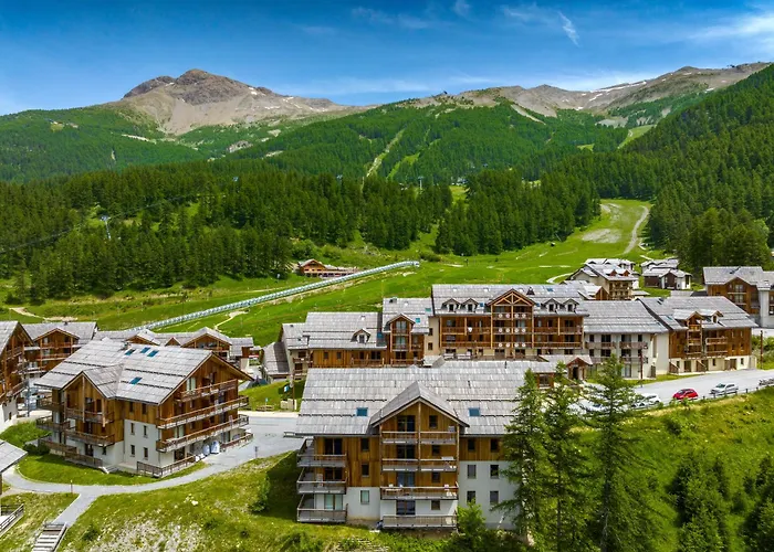 Sunweb Chalets De Bois Mean Les Orres