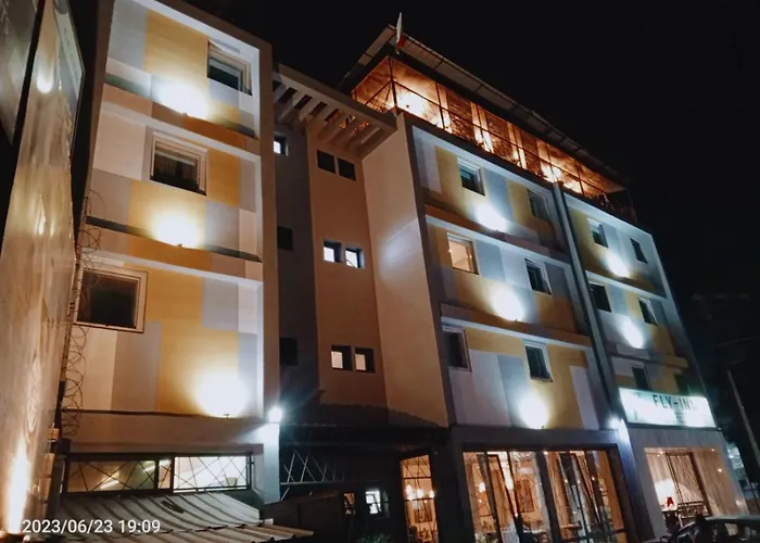FLY INN Madagascar HOTEL - Navette GRATUITE H24 - à 300m de l'Aéroport International