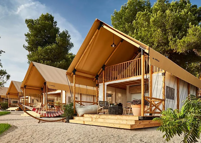 Hotel Arena One 99 Glamping à Pomer