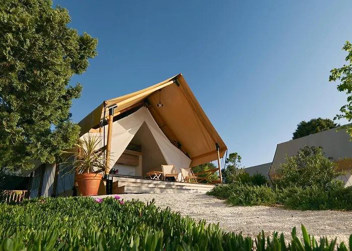 Hotel Arena One 99 Glamping à Pomer