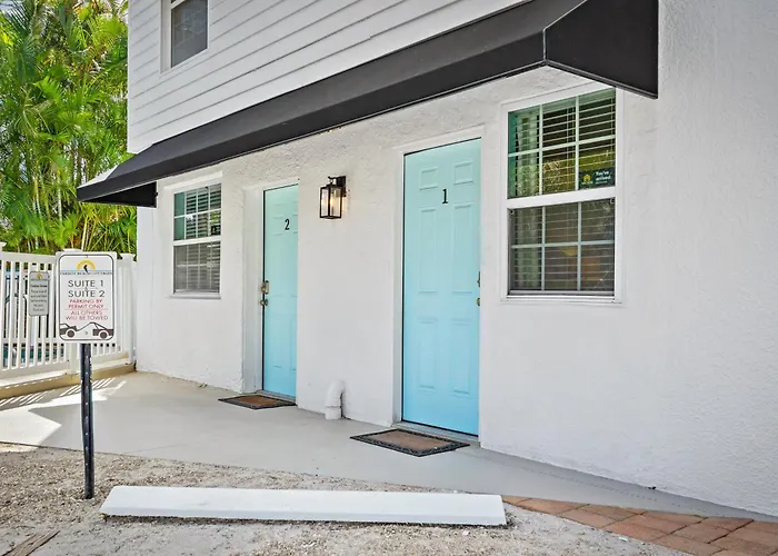 Parrot Beach Cottages Suite #2